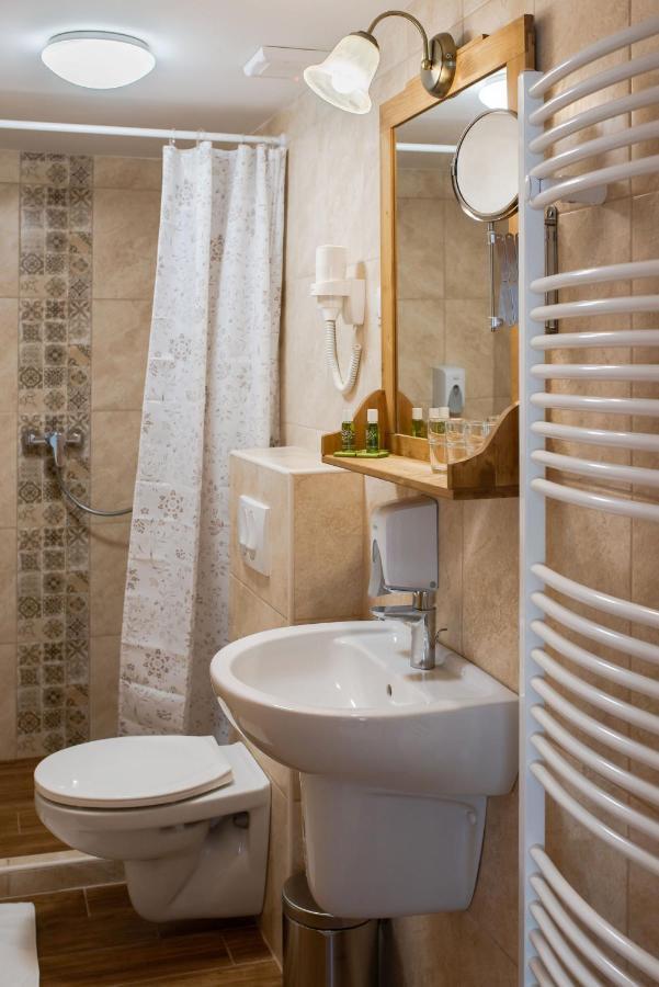Szent Gellert Borhaz Es Vendegfogado Bed and Breakfast Makó Exteriör bild