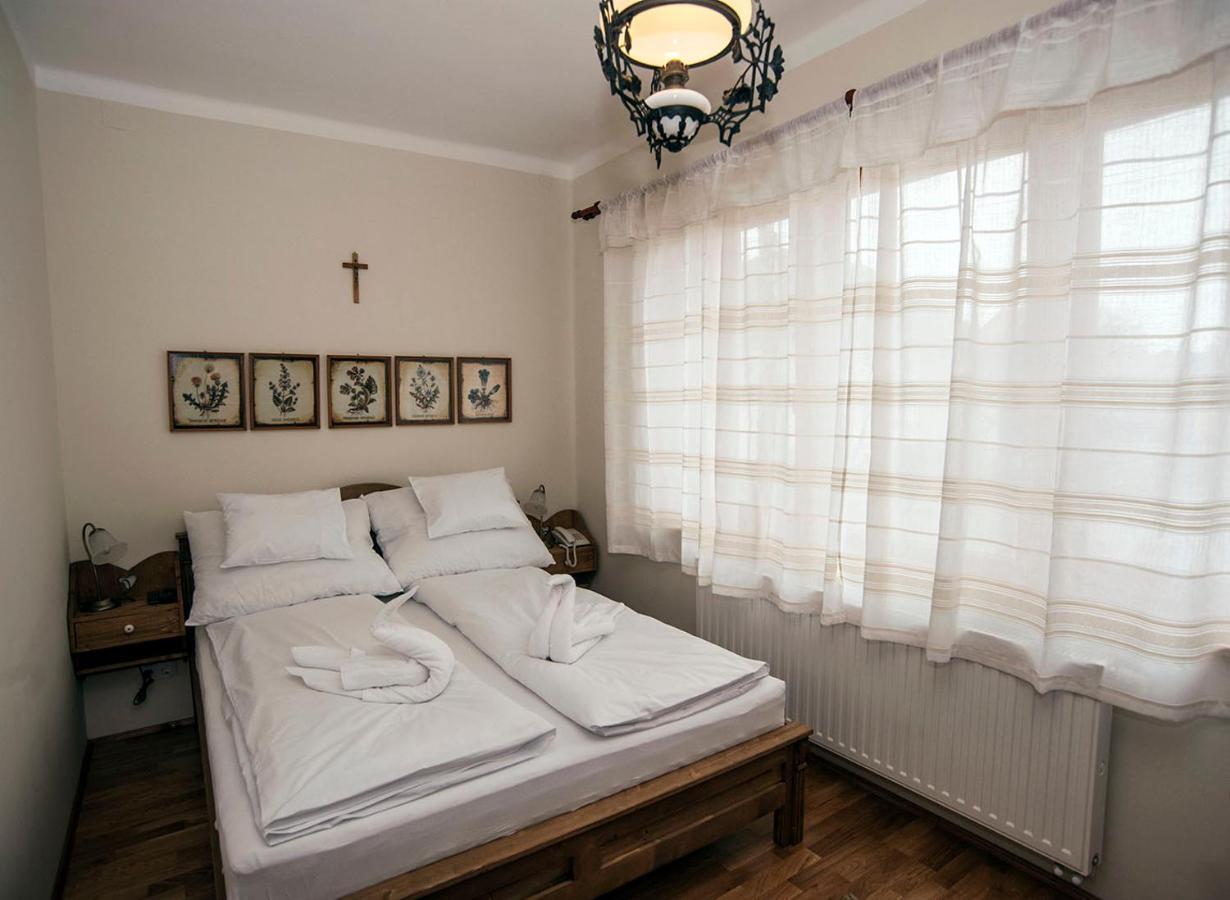 Szent Gellert Borhaz Es Vendegfogado Bed and Breakfast Makó Exteriör bild